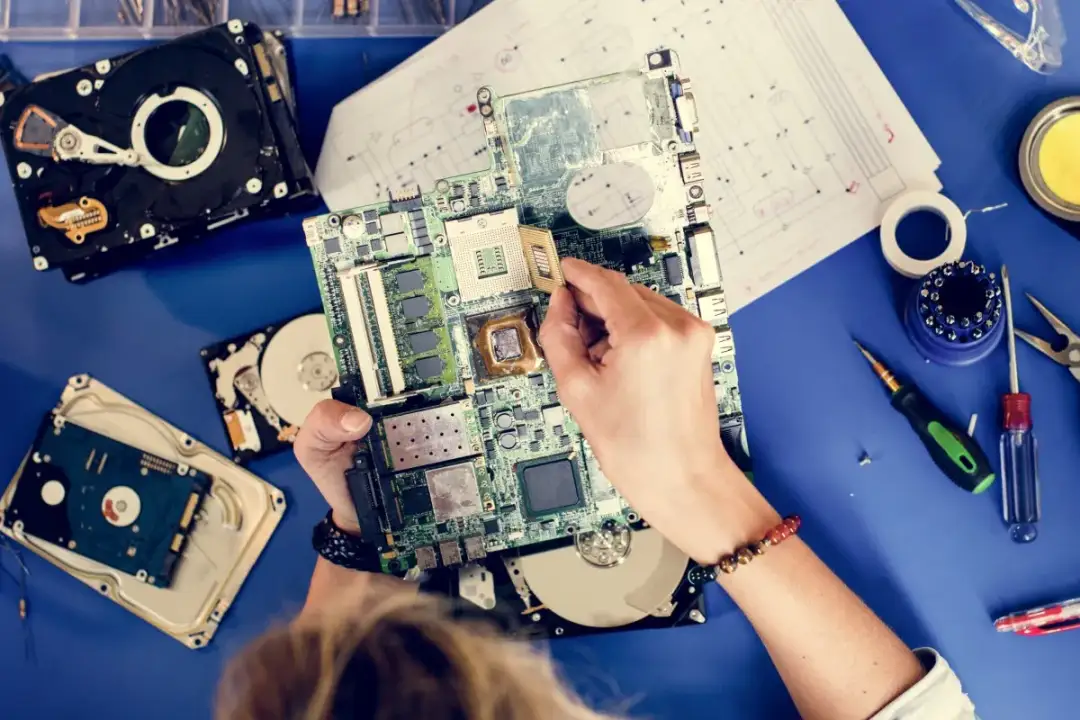 Co zrobić ze starym laptopem? 10 kreatywnych sposobów na jego wykorzystanie