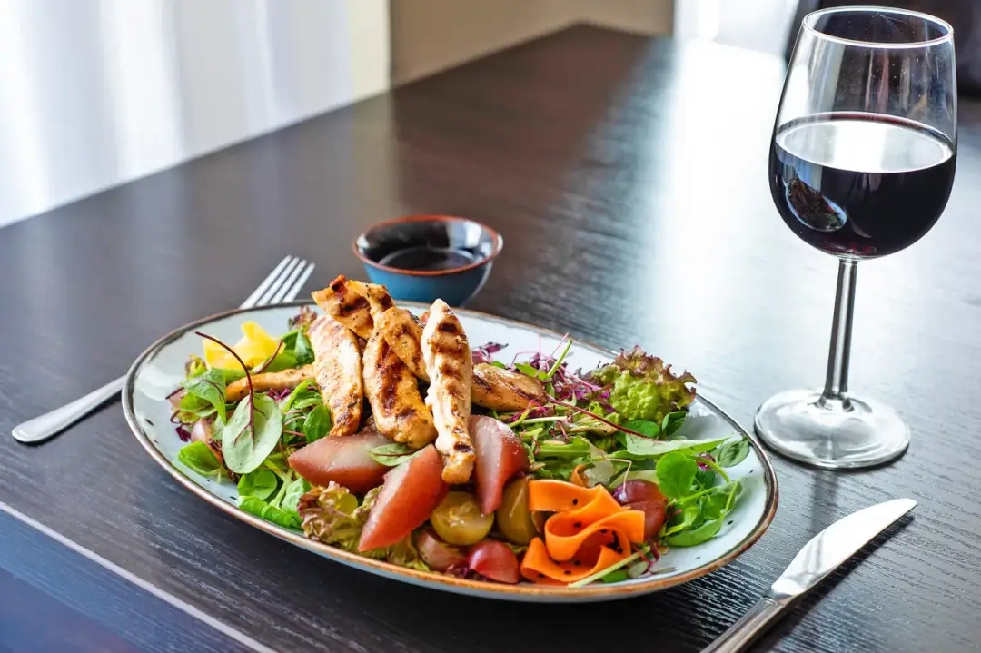 Gdzie zjeść w Nałęczowie? Odkryj najlepsze restauracje i smaki