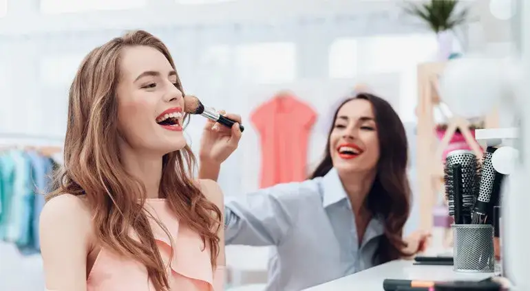 Ile kosztuje kurs makijażu? Sprawdź ceny i ukryte koszty kursów