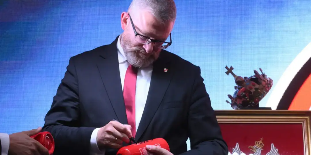 Grzegorz Braun kto to? Kontrowersje i poglądy polityczne w pigułce