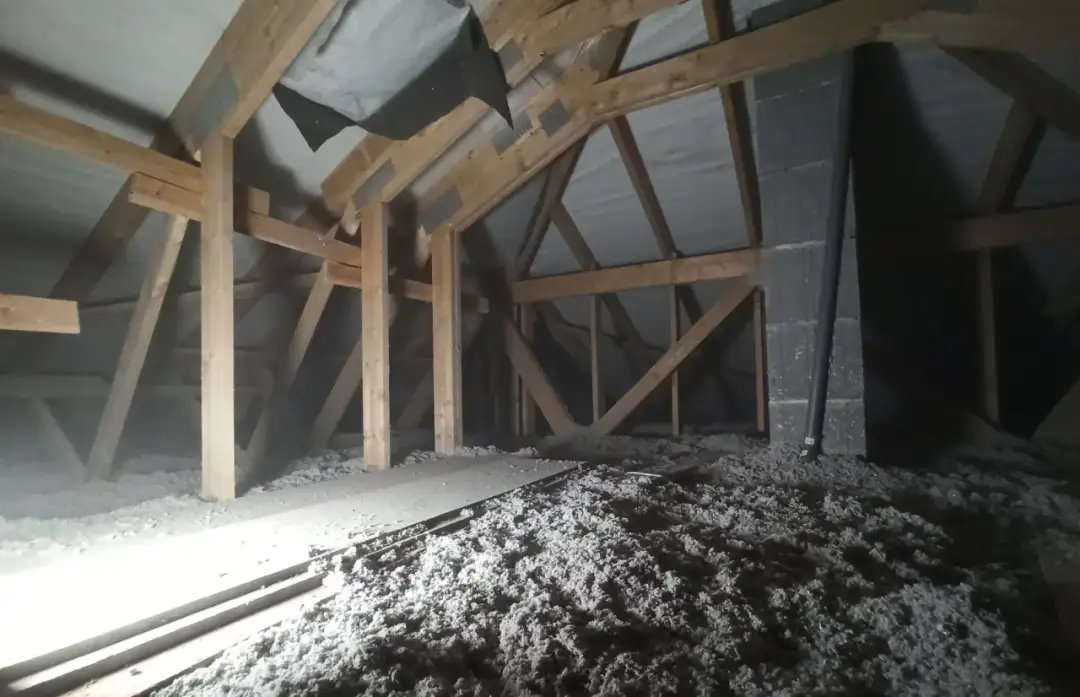 Ocieplenia celulozą a tradycyjne metody – co wybrać?