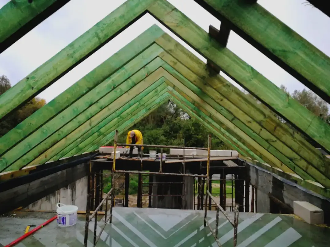 Odstępy między krokwiami - jak uniknąć błędów w budowie dachu