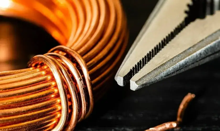 Jak zrobić antenę do radia z drutu, aby poprawić odbiór sygnału