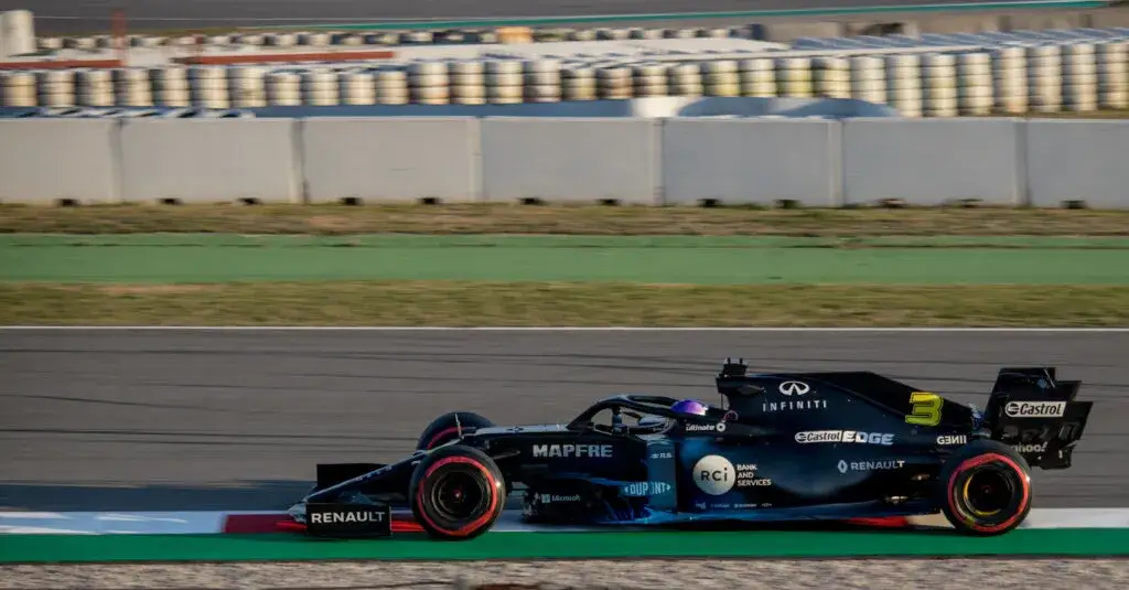 Innowacje w systemie ochrony kierowców w F1