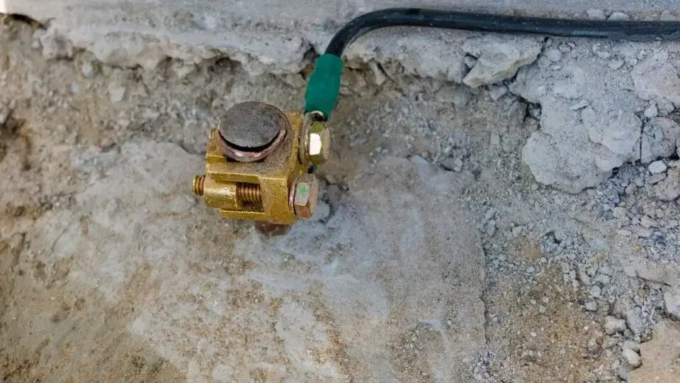 Co to uziemienie i dlaczego jest kluczowe dla bezpieczeństwa elektrycznego