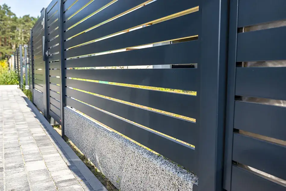 Grafit czy czerń ogrodzenia panelowego? Porównanie i wybór