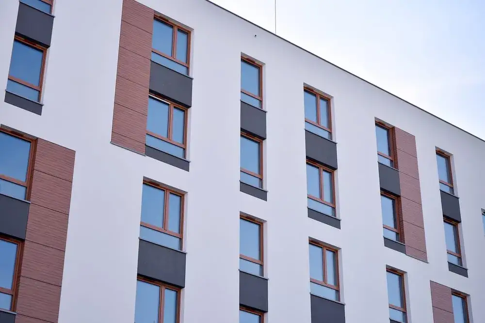 Ile wynosi czynsz za mieszkanie w bloku? Zaskakujące różnice cenowe