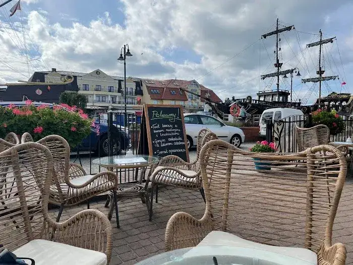 Gdzie dobrze zjeść w Łebie? Odkryj najlepsze restauracje i smaki