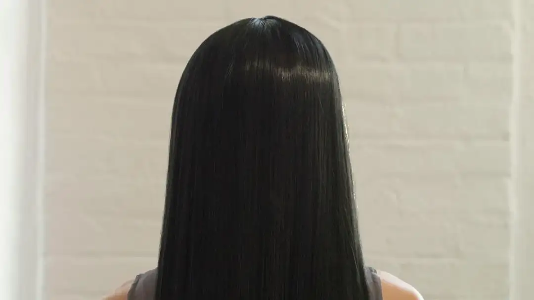 Isana odżywka wygładzająca – skuteczna na suche i osłabione włosy