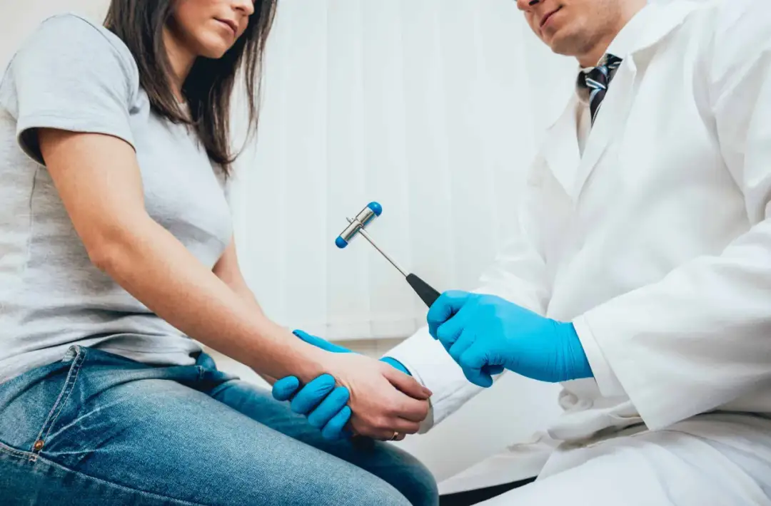 Czym się zajmuje lekarz neurolog? Poznaj jego kluczowe obowiązki