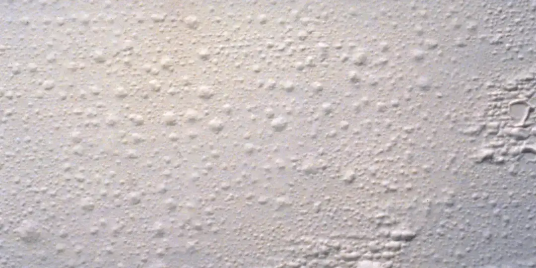 Jak skutecznie malować chropowate ściany, unikając błędów?