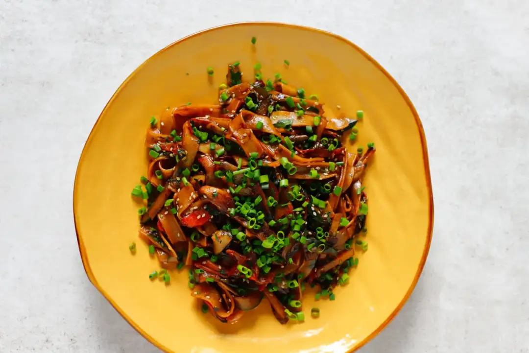 Jak wykorzystać ugotowany makaron? Zero waste i pyszne przepisy