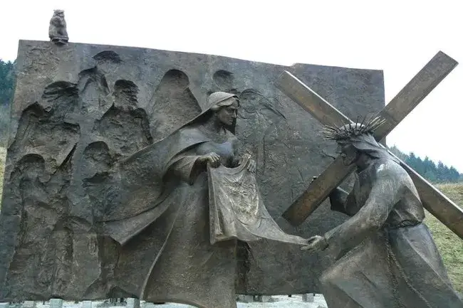 Kto otarł twarz Jezusowi? Historia świętej Weroniki i jej znaczenie