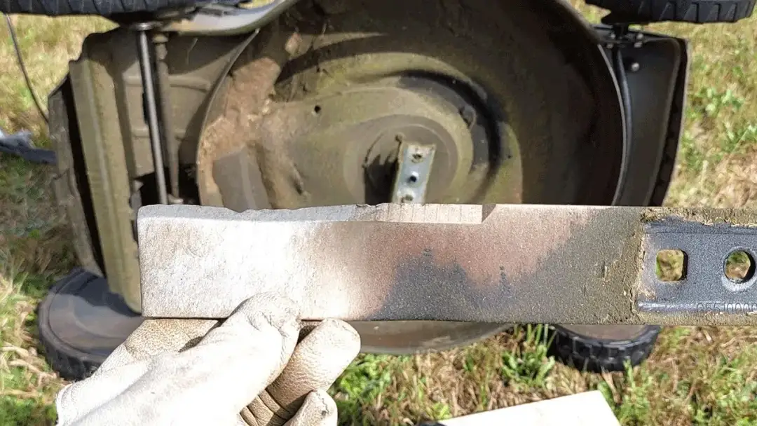 Jak zamontować nóż do kosiarki - uniknij najczęstszych błędów