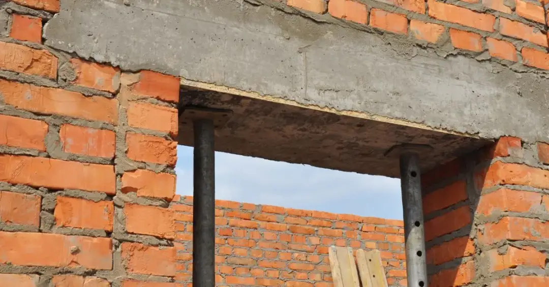 Gotowe nadproża nad drzwi wewnętrzne: wybór i montaż krok po kroku