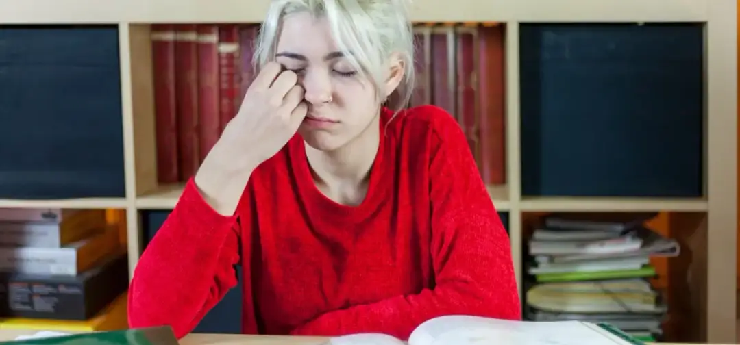 Senność przyczyna: poznaj ukryte powody twojej senności w ciągu dnia