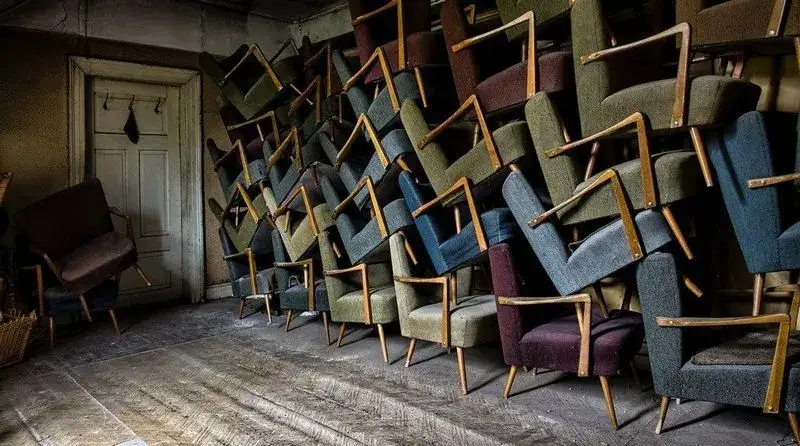 Gdzie oddać stare meble? Sprawdź najlepsze opcje w Twojej okolicy