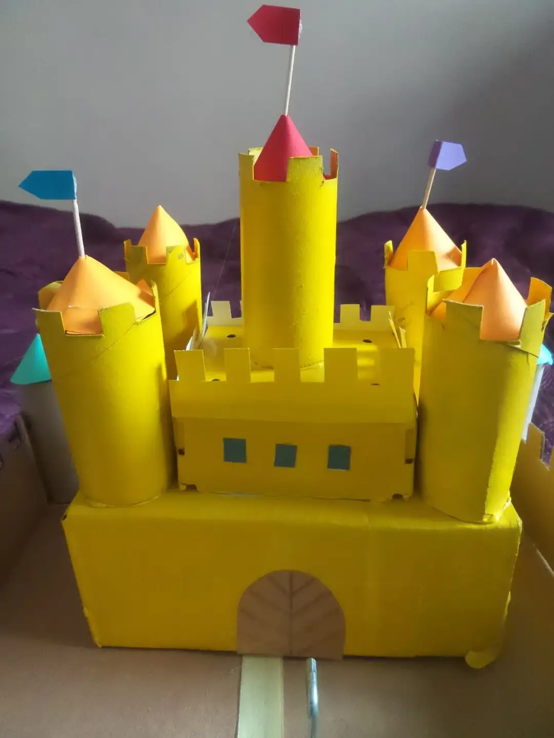 Jak zrobić zamek z kartonu: Prosty poradnik krok po kroku