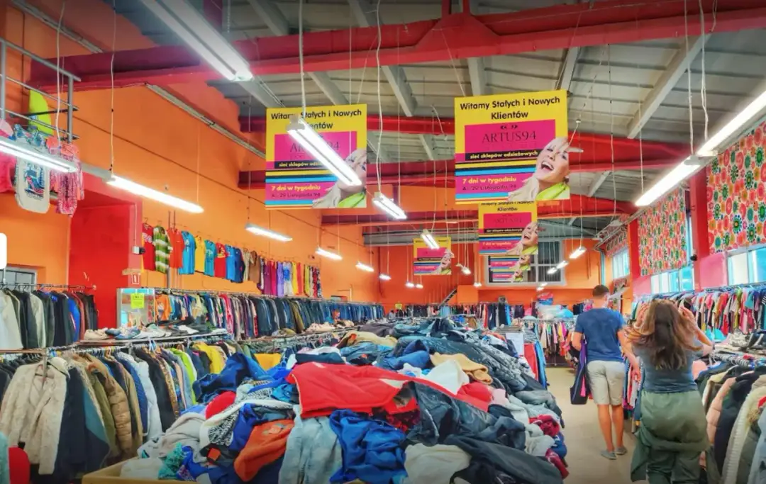 Najlepsze sklepy z odzieżą używaną w Krakowie: 5 miejsc, które musisz znać