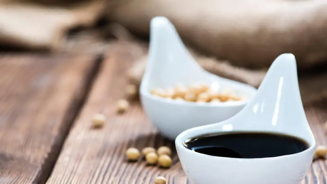 Sos sojowy z czego? Poznaj składniki i tajniki produkcji