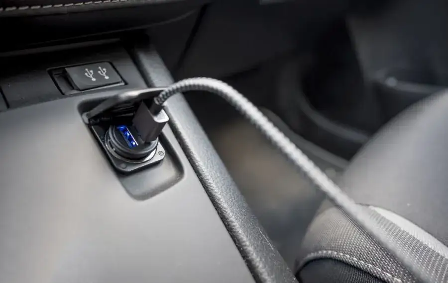 Jak działa transmiter FM Bluetooth? Odkryj jego tajemnice i zalety