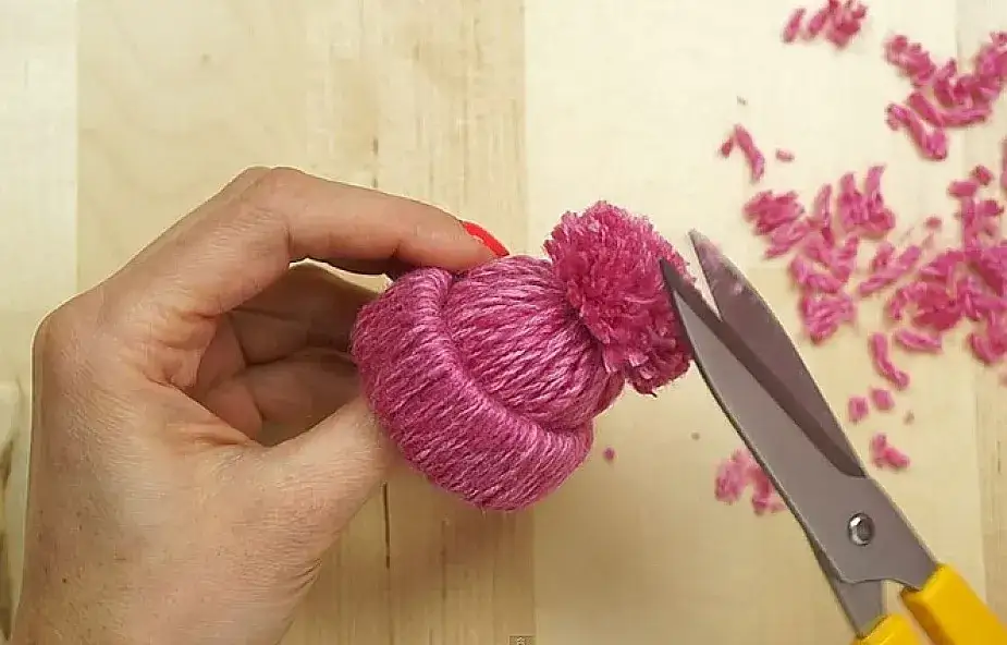 Jak zrobić ozdoby choinkowe z włóczki – kreatywne pomysły i instrukcje