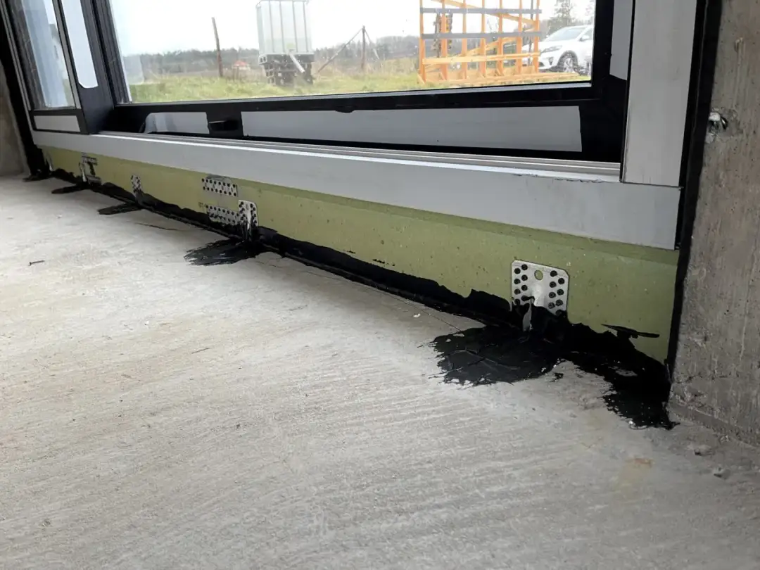 Podwalina pod okno tarasowe: jak wybrać i zamontować prawidłowo