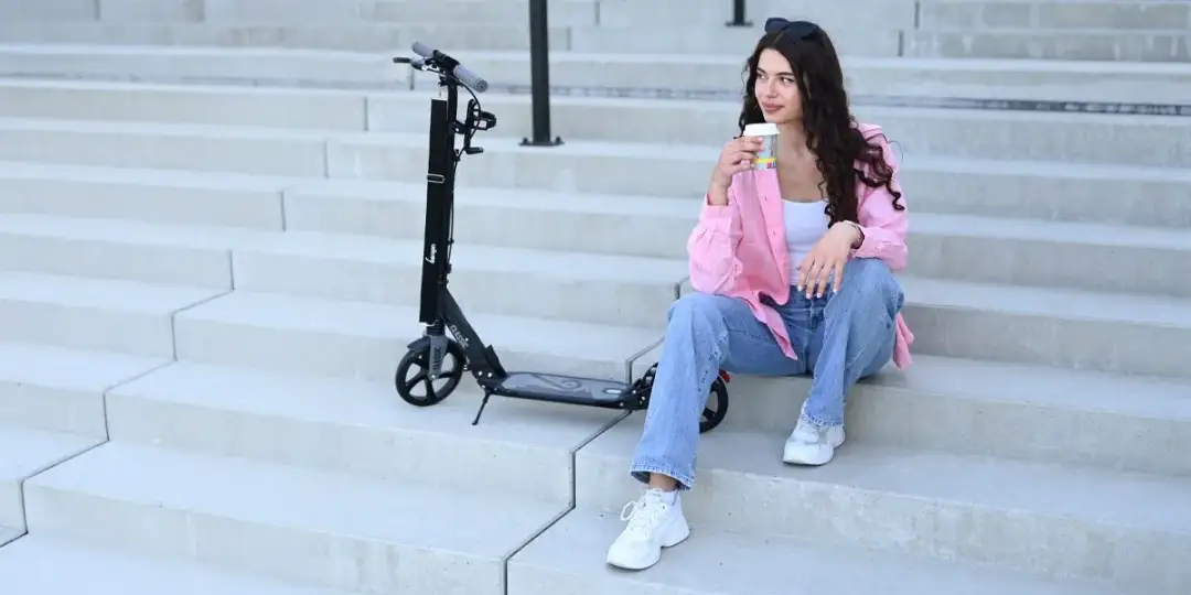 Hulajnoga miejska – prosty sposób na lepszą kondycję i więcej ruchu na co dzień