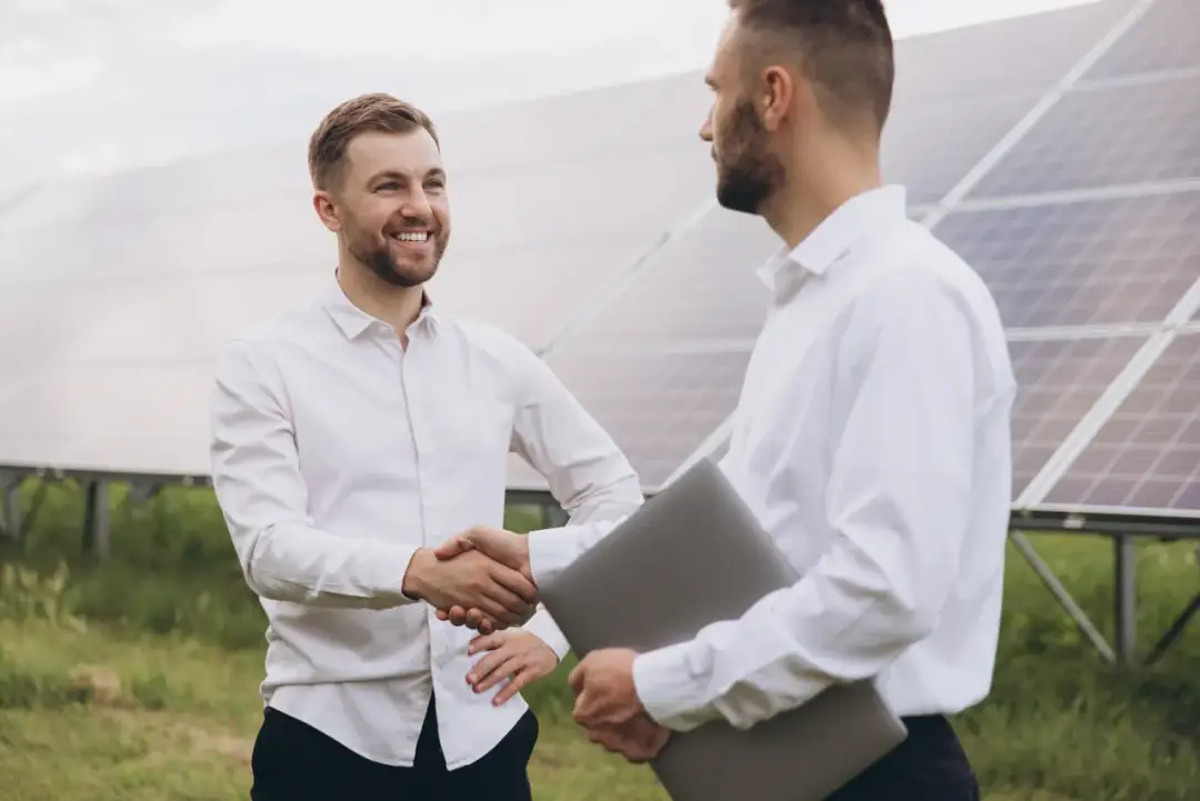Fotowoltaika dla biznesu – firmy nie kupują dziś paneli, tylko większą kontrolę nad kosztami energii