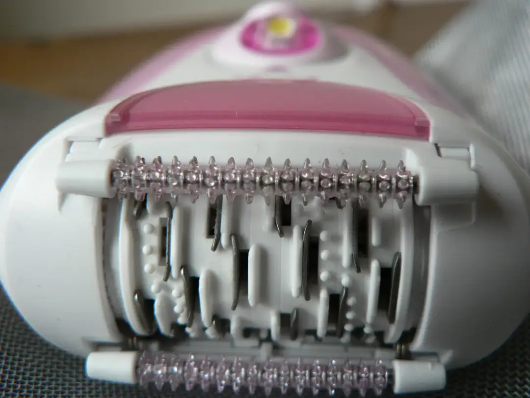 Epilator: Co to? Wybierz swój typ, działanie i epiluj bez obaw!