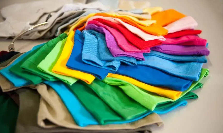 Psychologia kolorów ubrań: Co mówią o Tobie?