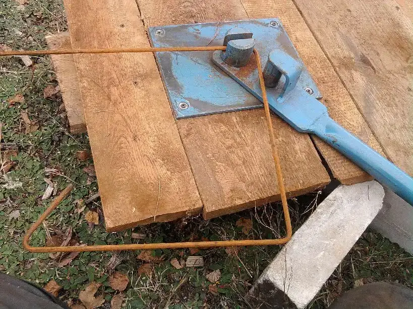 Zrób to sam: Jak stworzyć profesjonalną giętarkę do drutu w domu?