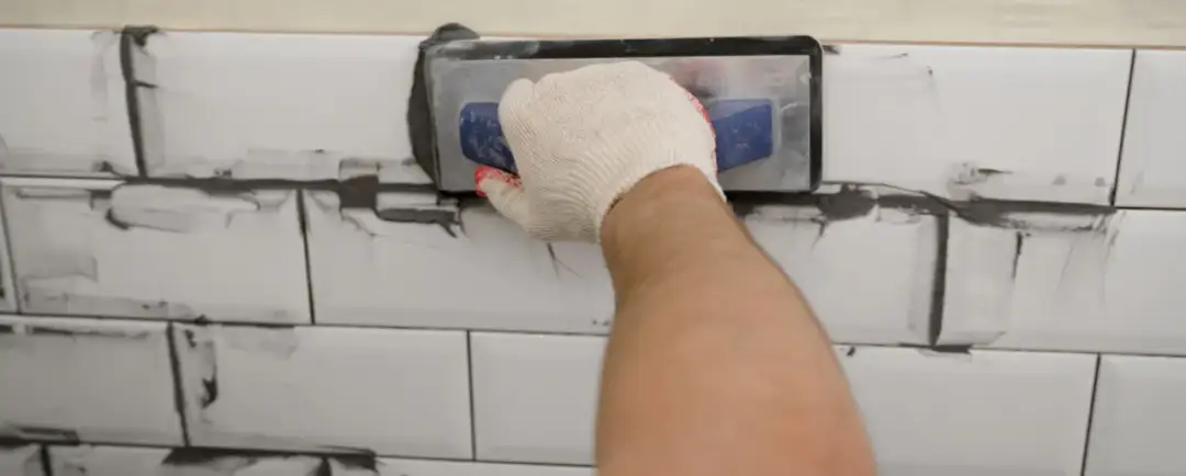 Najlepsza fuga do kuchni: uniknij błędów przy wyborze materiału