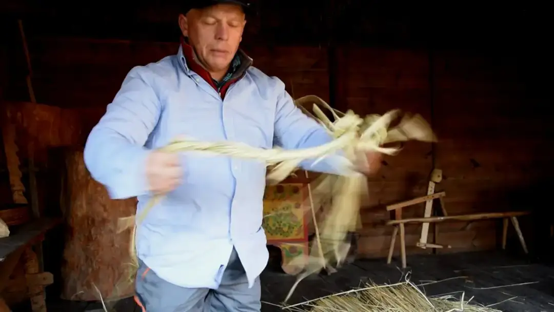 Jak zrobić dach ze strzechy: proste kroki, które musisz znać