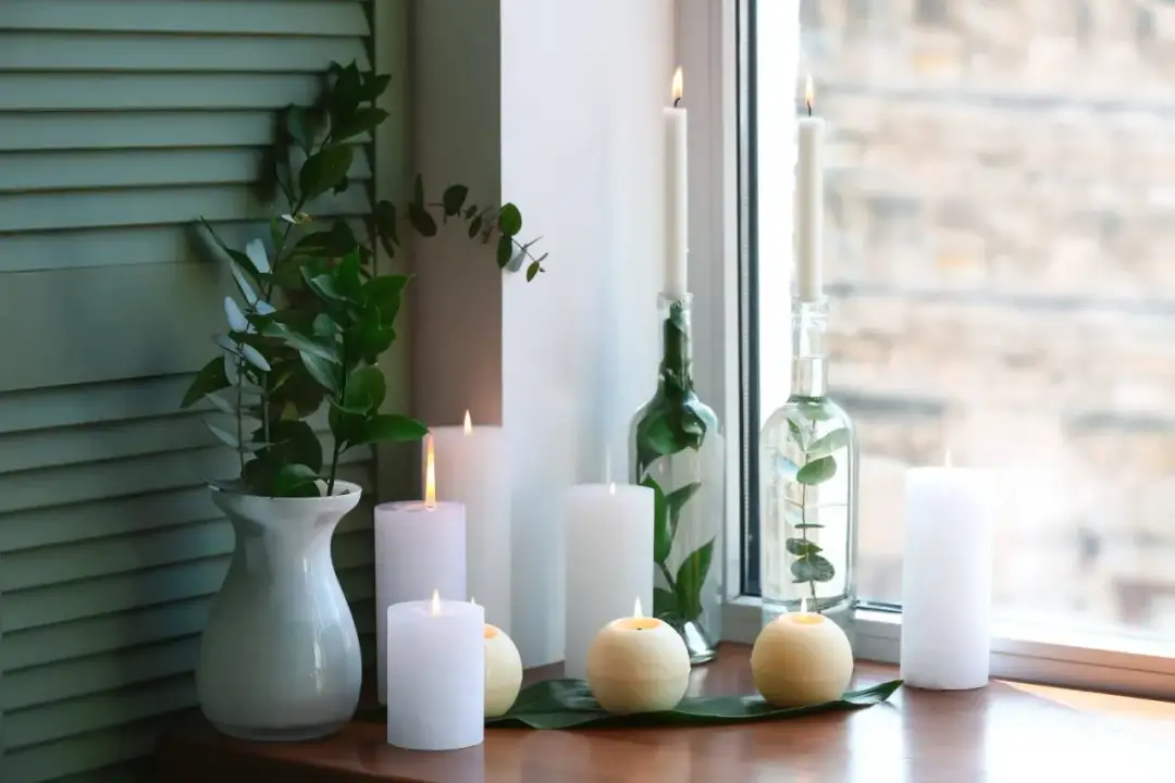 Pomysły na parapet w sypialni, które odmienią Twoje wnętrze