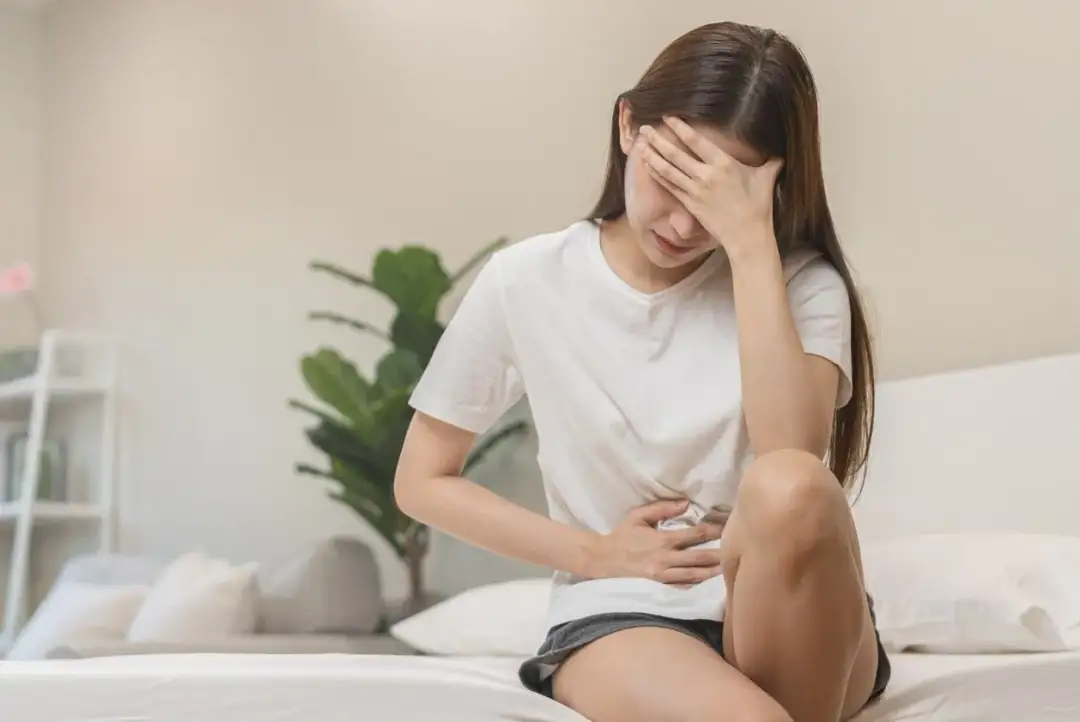 Krwotoczna miesiączka: kiedy naprawdę warto udać się do szpitala?