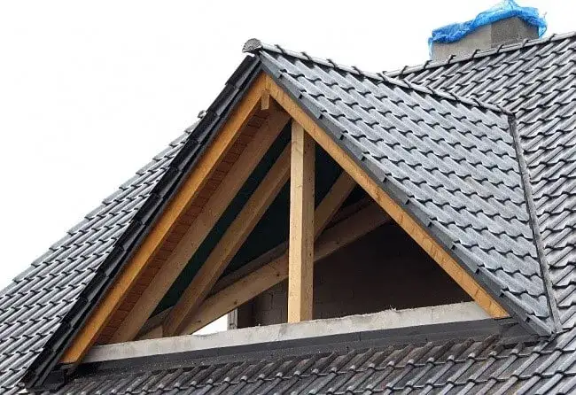 Dach z lukarnami: funkcjonalność i estetyka w jednym rozwiązaniu