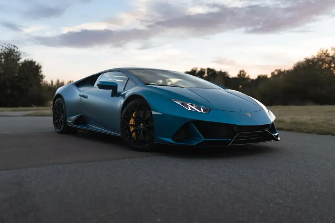 Ile kosztuje wynajem lamborghini? Ceny i czynniki wpływające na koszt