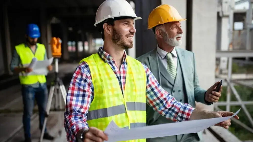 Praca po studiach budownictwo – jak uniknąć trudności w karierze?