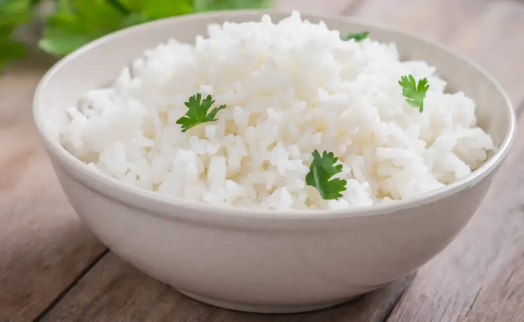 Płukanie ryżu po ugotowaniu: Kiedy tak, a kiedy nigdy?