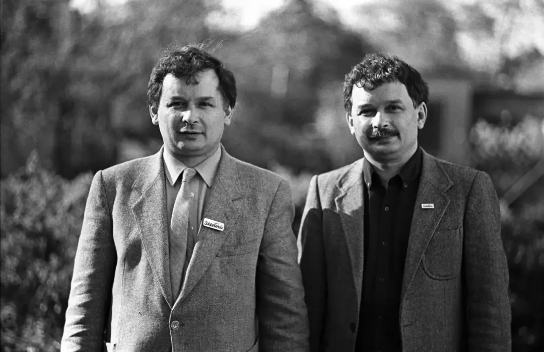 Czy Jarosław Kaczyński był internowany? Prawda o jego losach w PRL