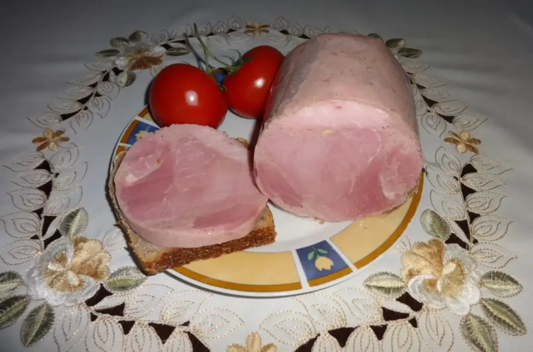 Kiełbasa szynkowa wędzona parzona: Twój przepis na domowy sukces