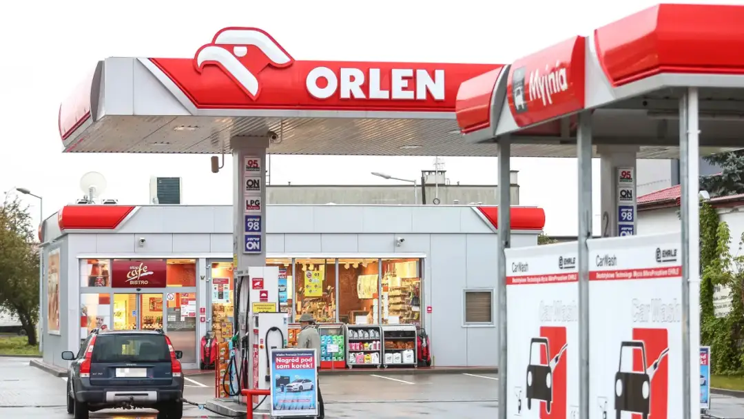 Ile zarabia pracownik stacji Orlen? Zaskakujące fakty o wynagrodzeniach
