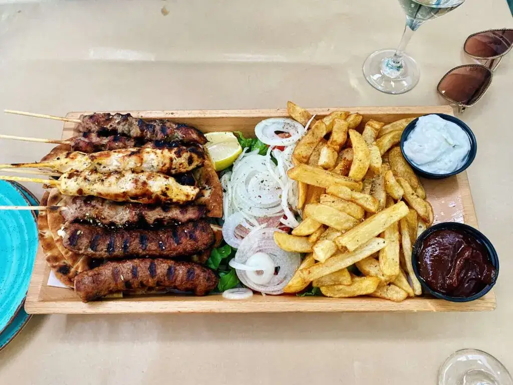 Larnaka: Gdzie zjeść? Kulinarne perełki i sprawdzone miejsca