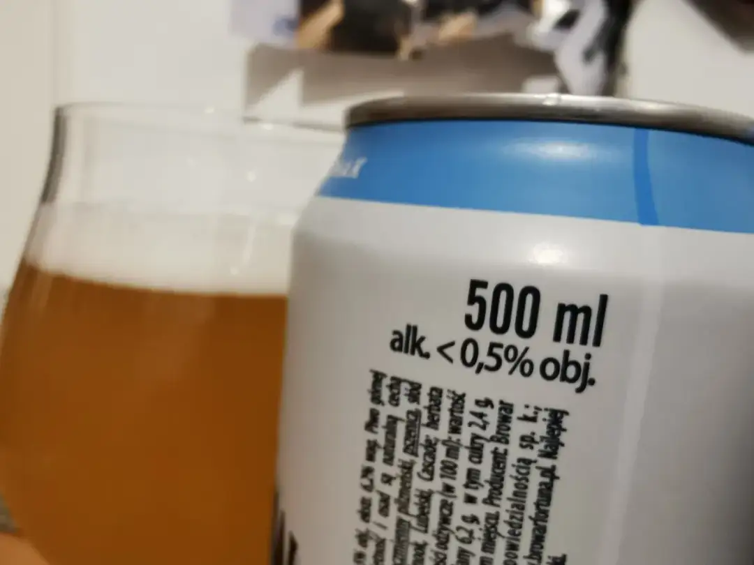 Piwo bezalkoholowe w miejscach publicznych - legalne? Uniknij mandatu!
