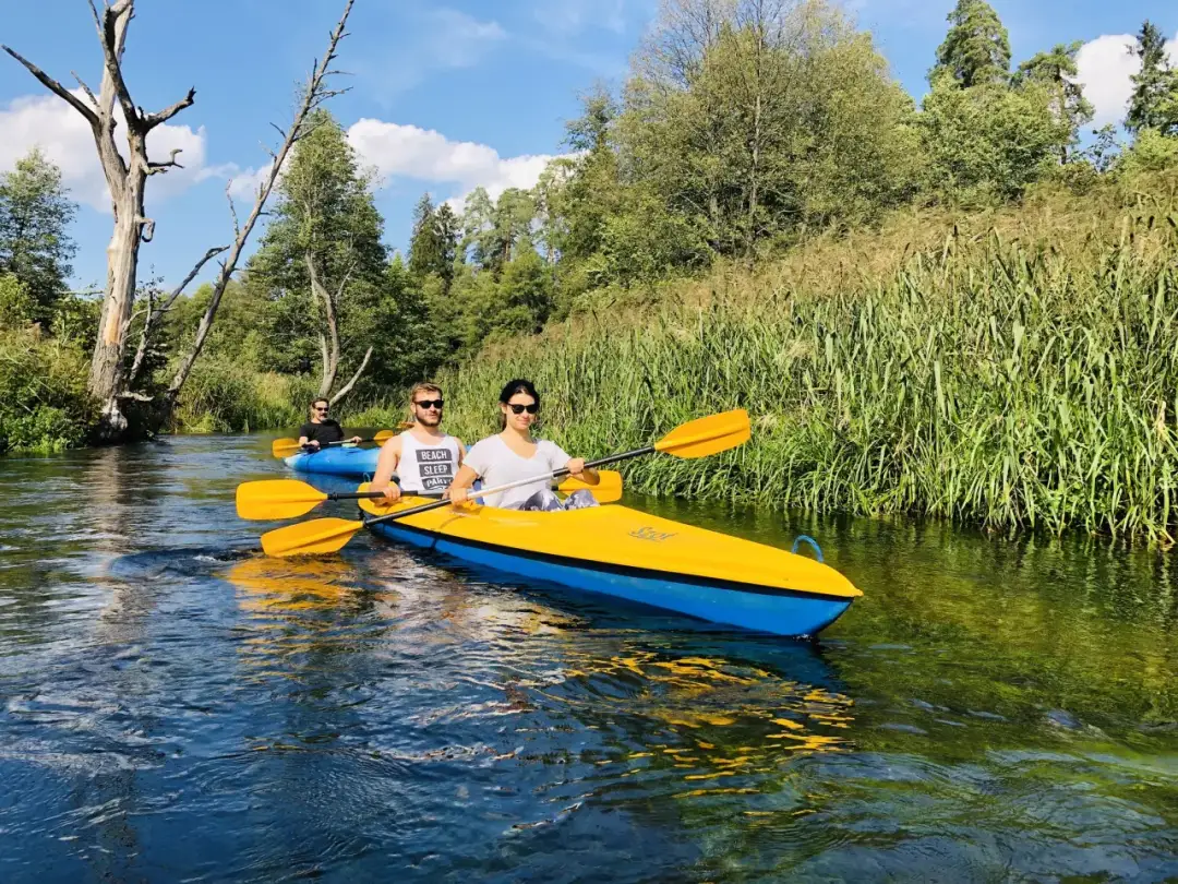 Spływ kajakowy Augustów – najlepsze trasy i porady na udaną przygodę