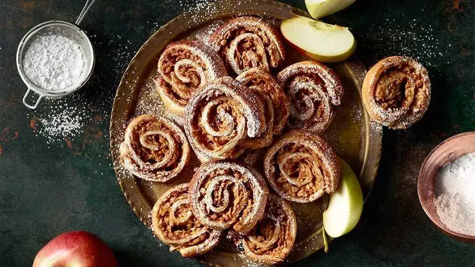 Szybkie i łatwe przepisy z ciastem francuskim na słodko, które zachwycą