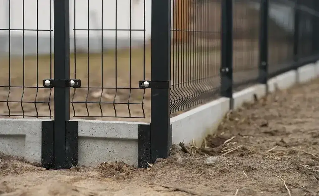 Jak postawić płot - krok po kroku, uniknij najczęstszych błędów
