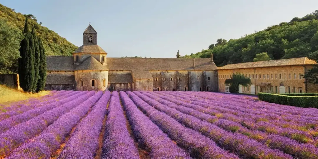 Prowansja atrakcje: Odkryj najpiękniejsze miejsca i ukryte skarby