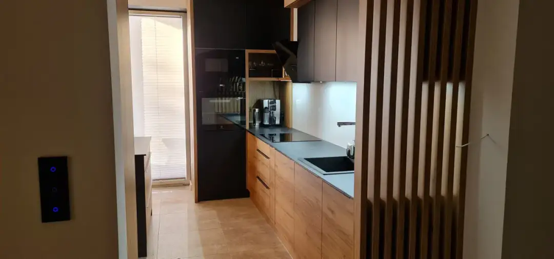 Dąb pradawny w kuchni: elegancki design i praktyczne zalety